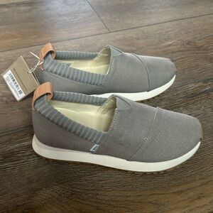 Tom’s Size 7 NWT Sneakers